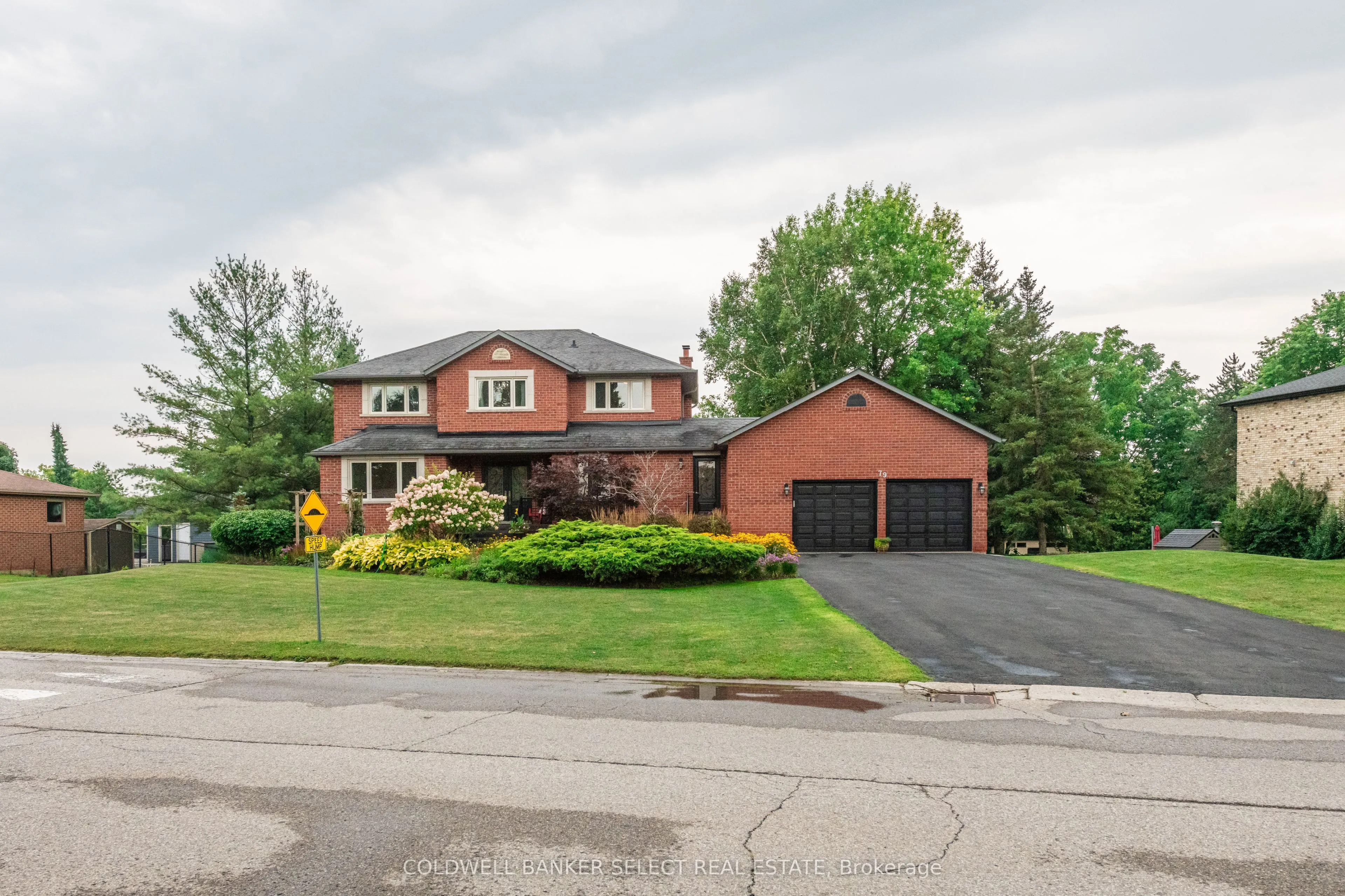 Detached Home For Sale | N13695534