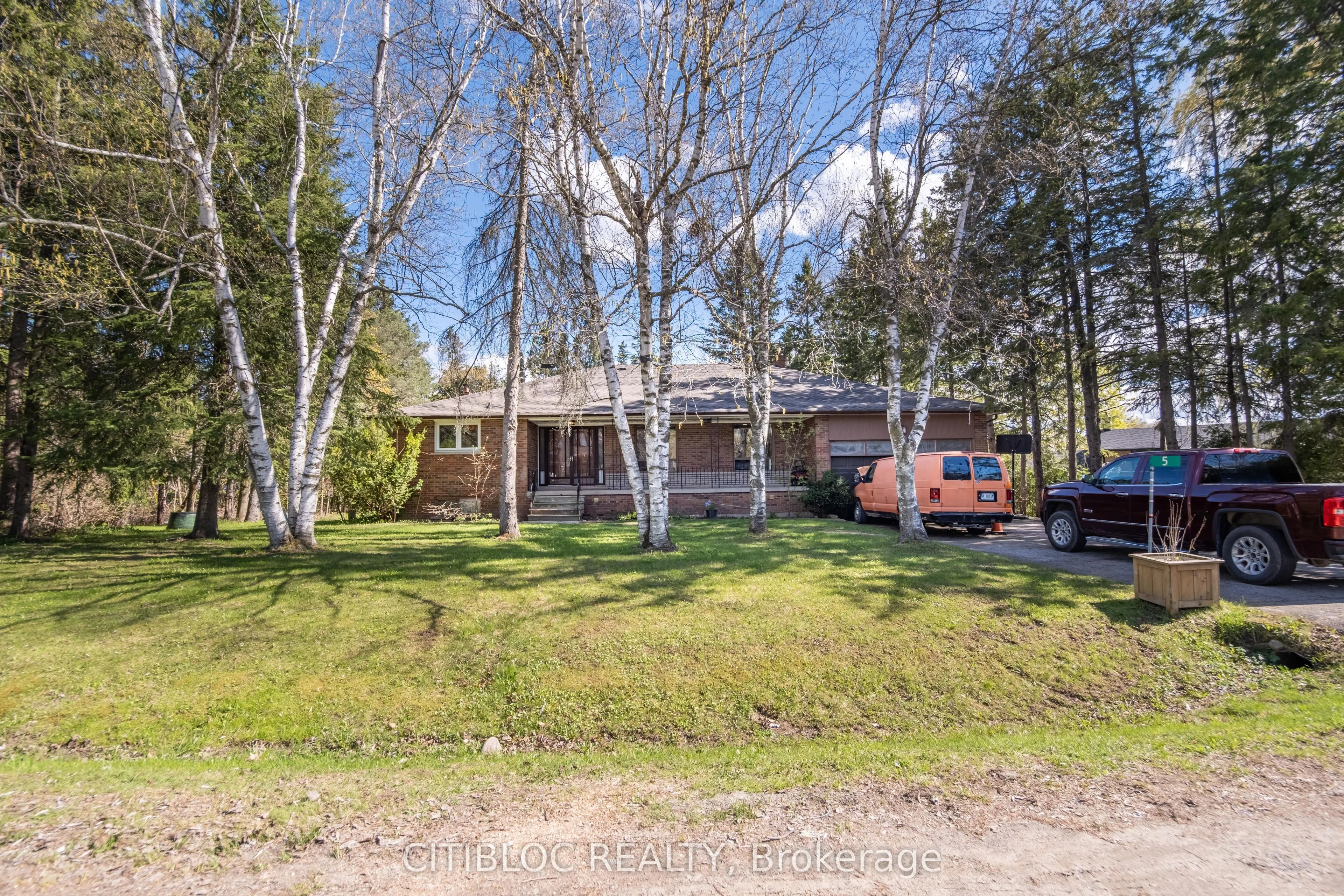 Detached Home For Sale | N13697926