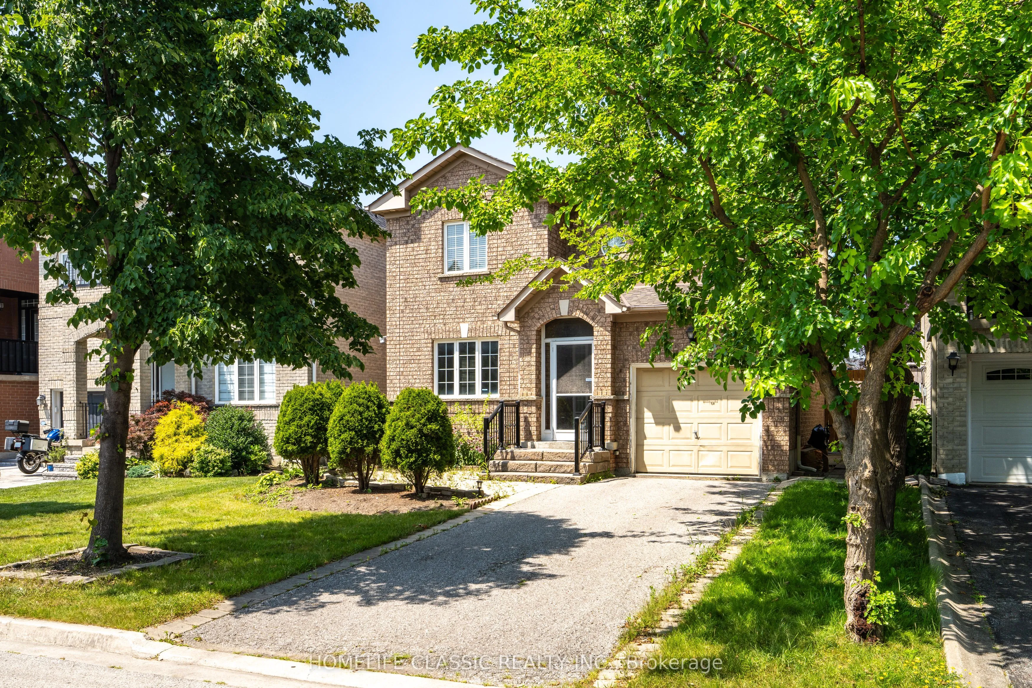 Detached Home For Sale | N13699858