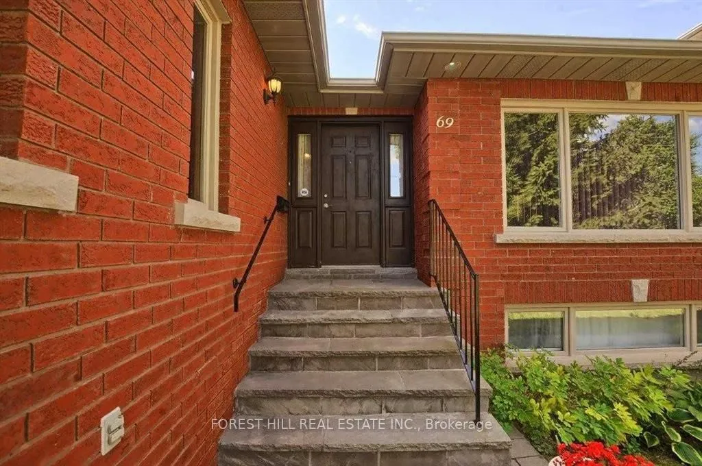Detached Home For Lease | N13701930