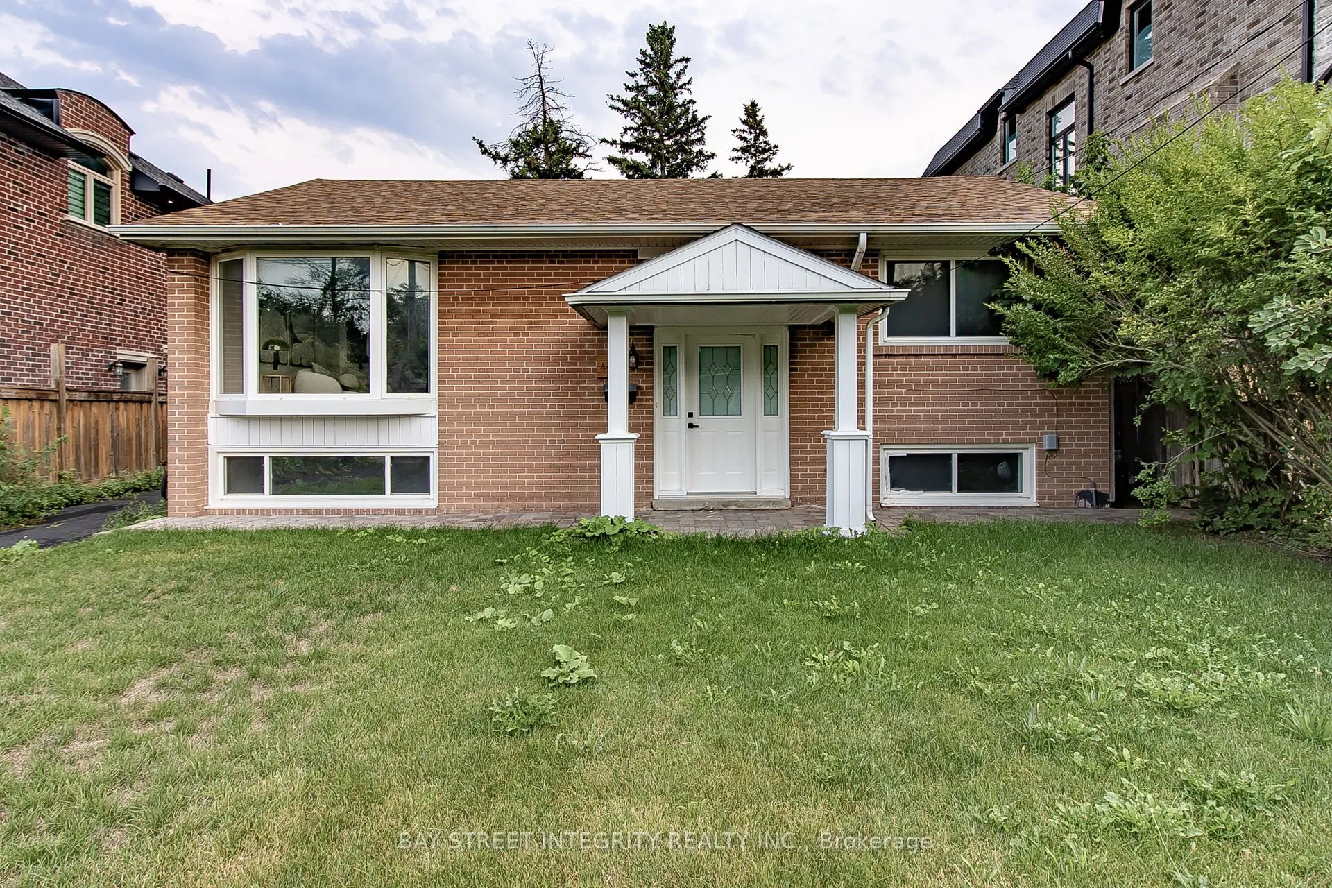 Detached Home For Lease | N13703442