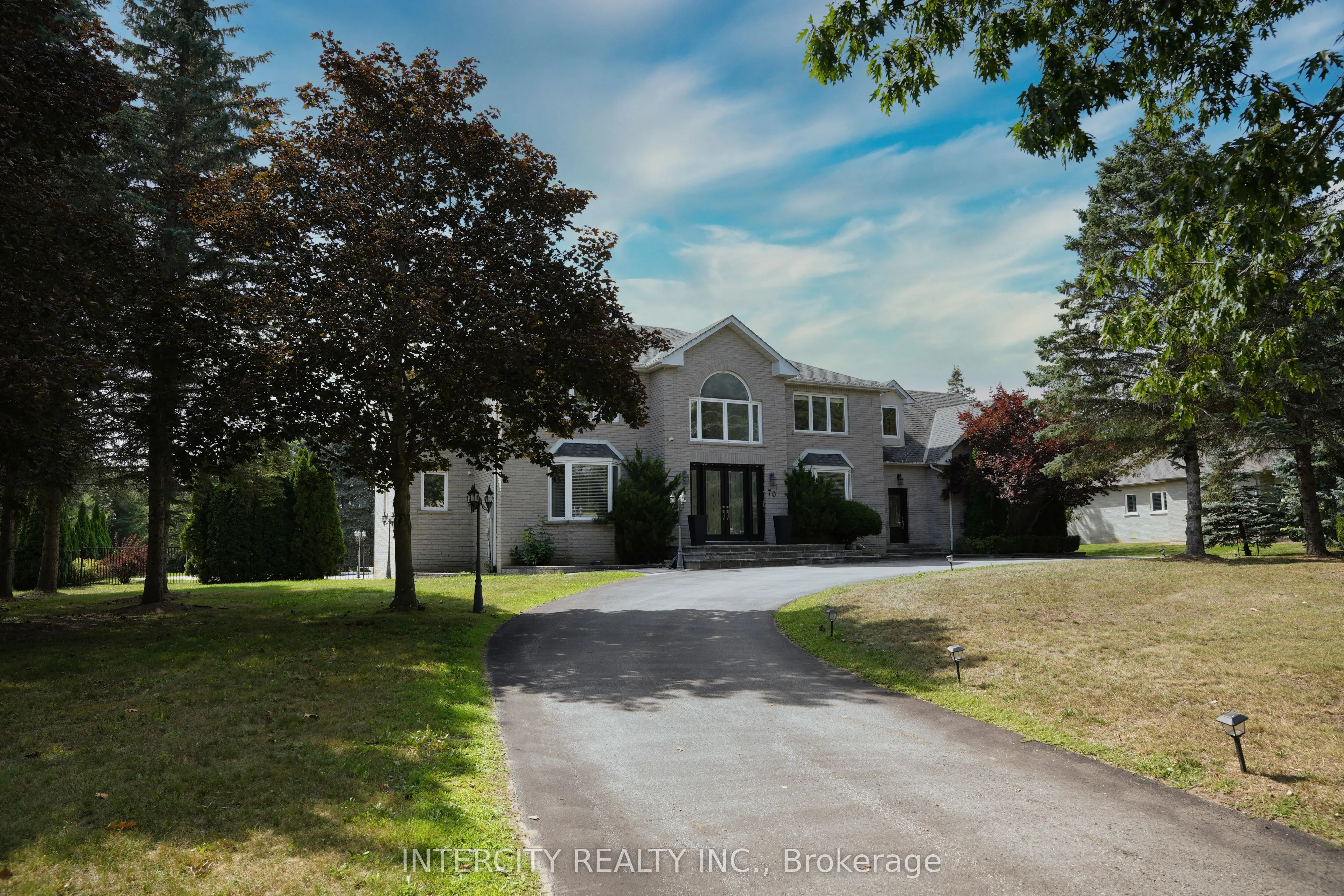 Detached Home For Lease | N13707094