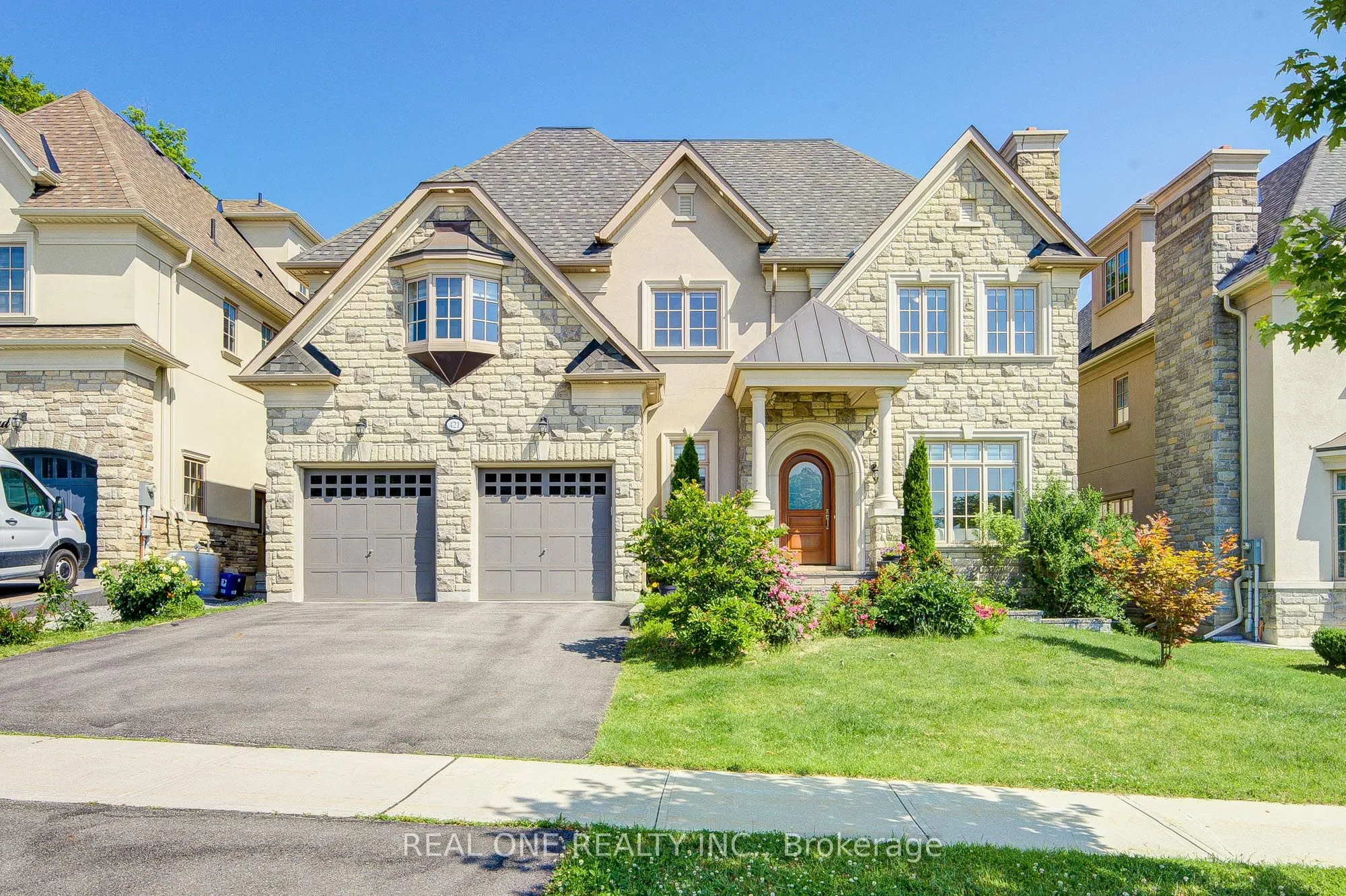 Detached Home For Sale | N13710916