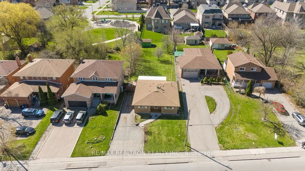 Detached Home For Sale | N13719126