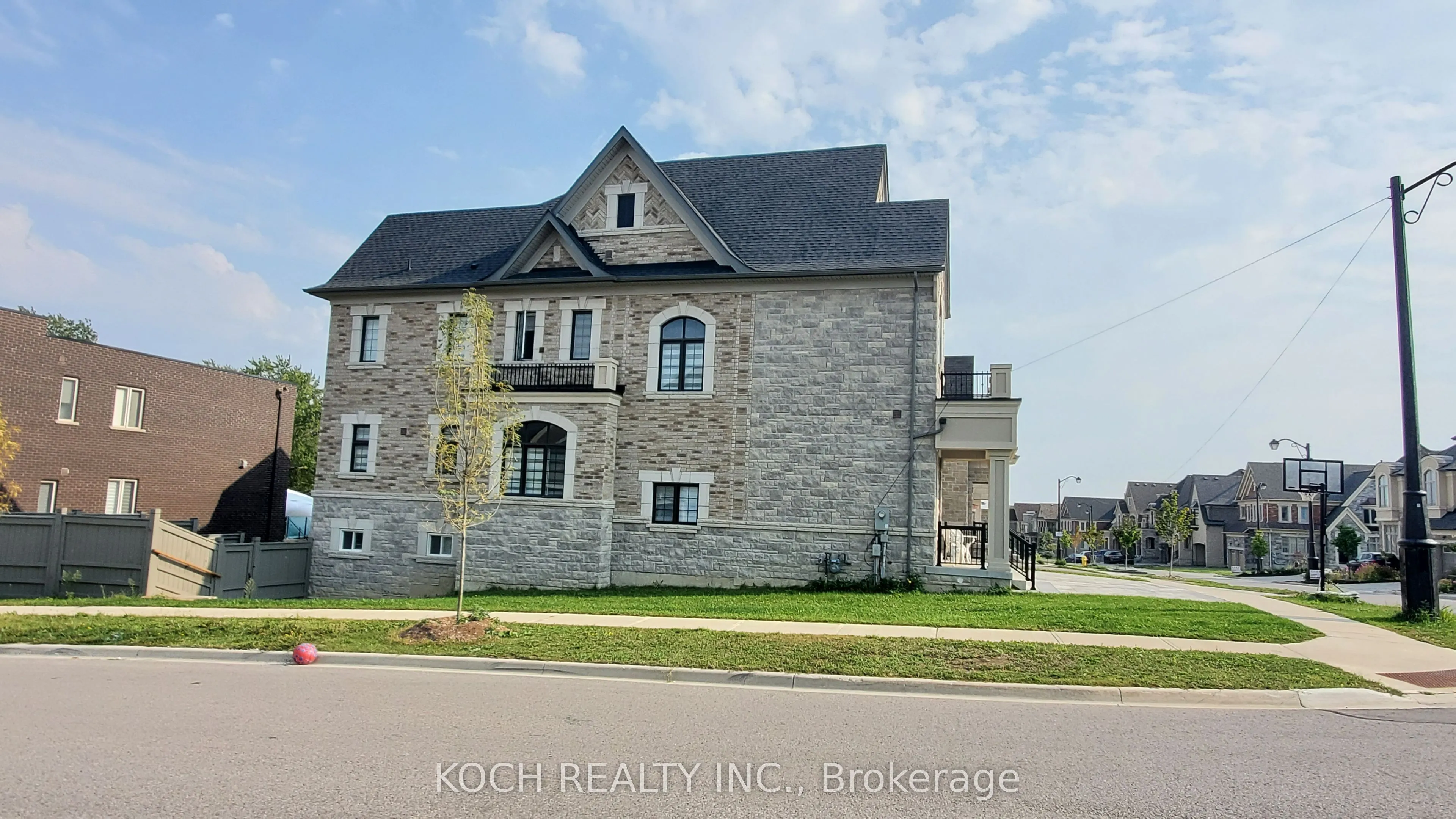 Detached Home For Lease | N13726184