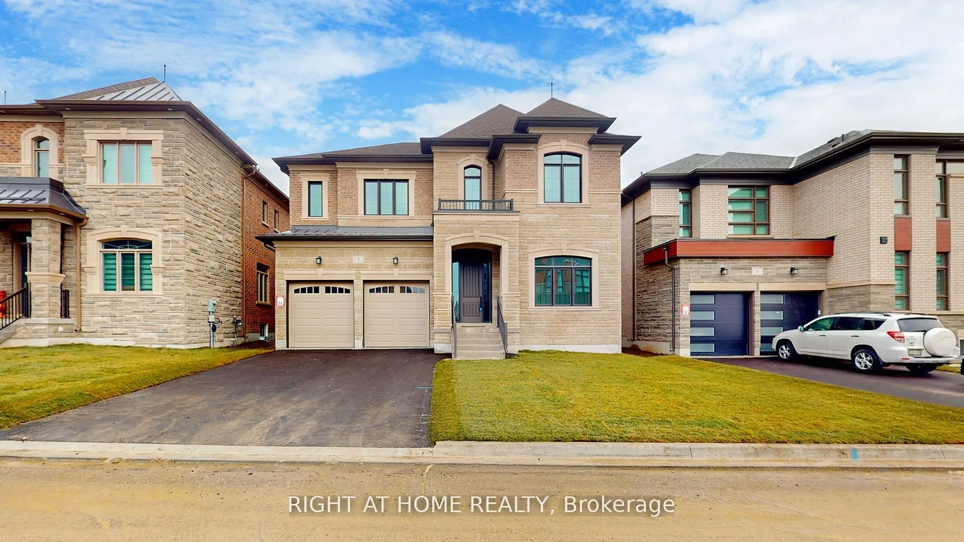 Detached Home For Sale | N13729926