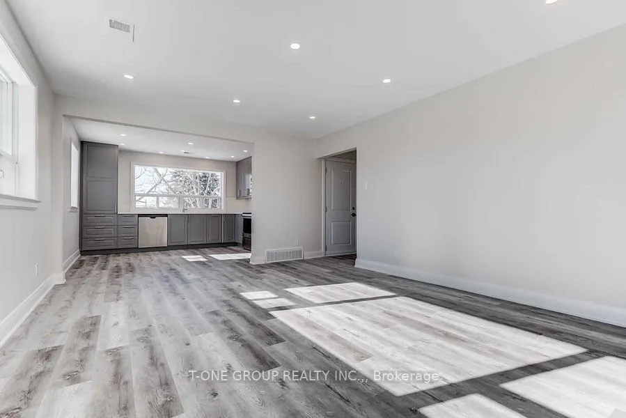 Triplex For Lease | N13729940