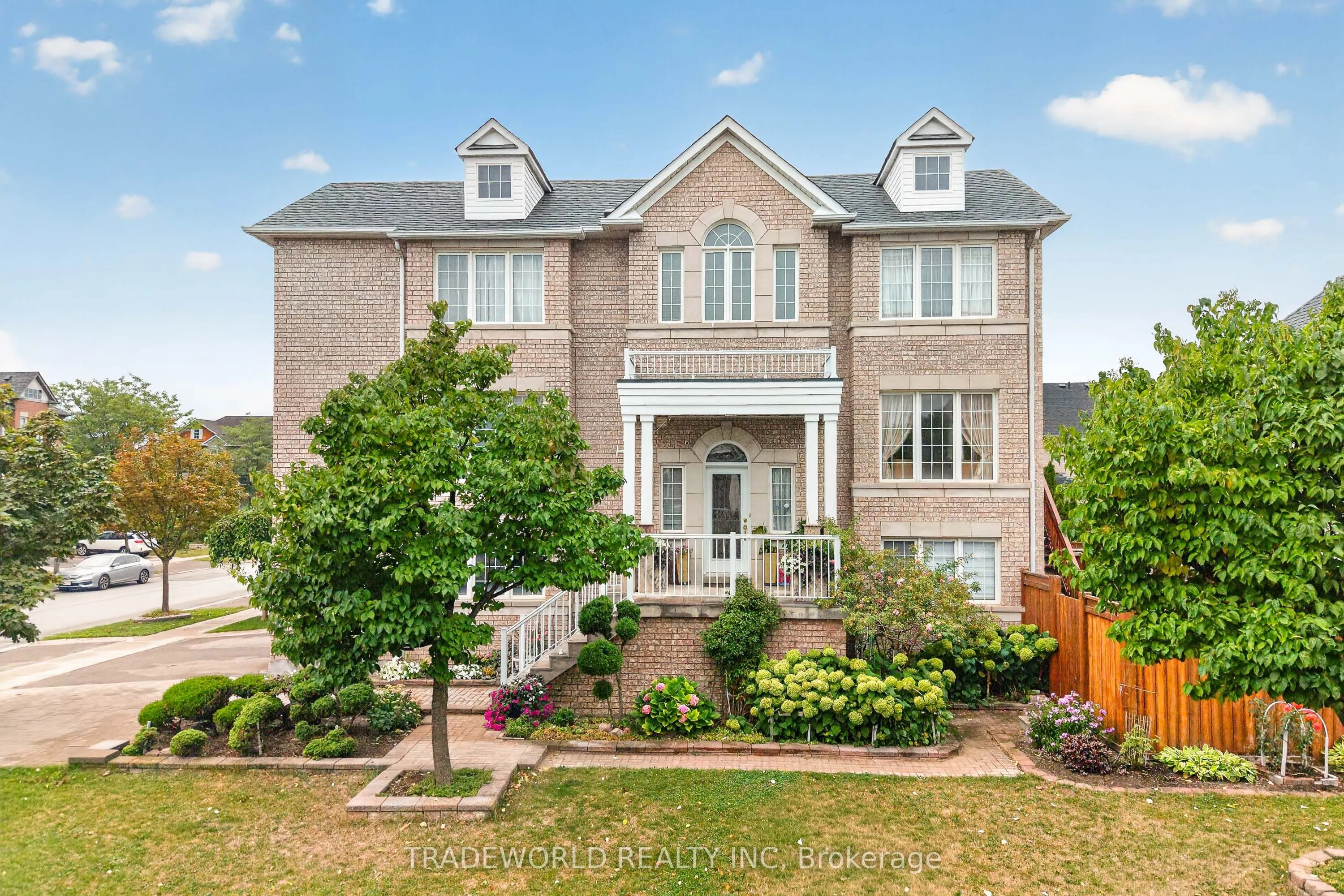 Detached Home For Sale | N13732078