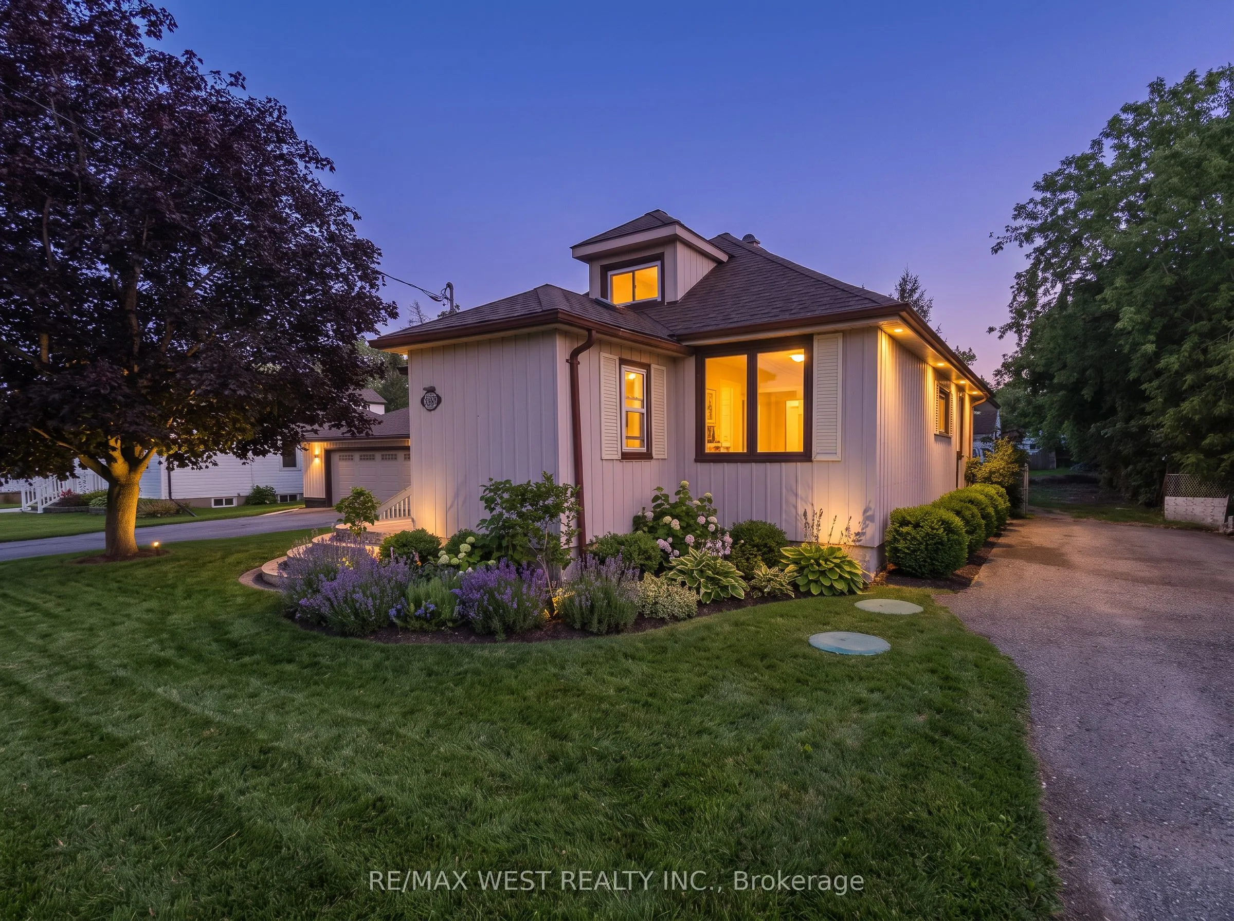 Detached Home For Sale | N13736082