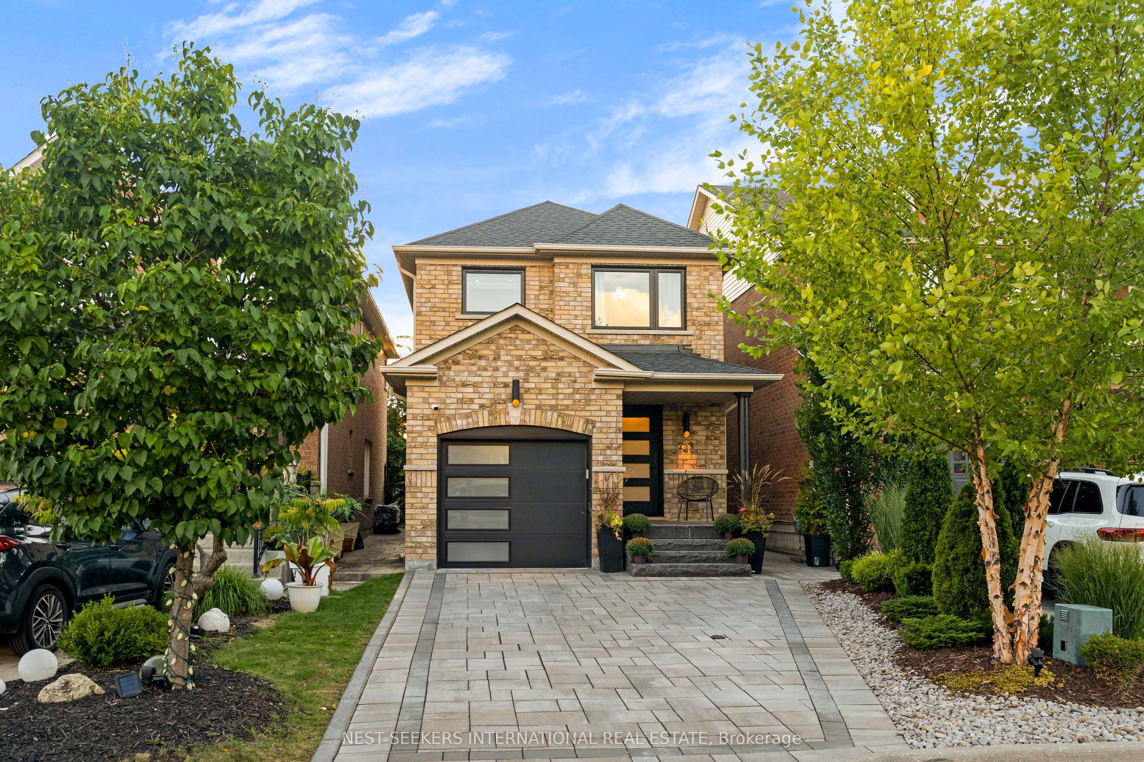 Detached Home For Sale | N13737812