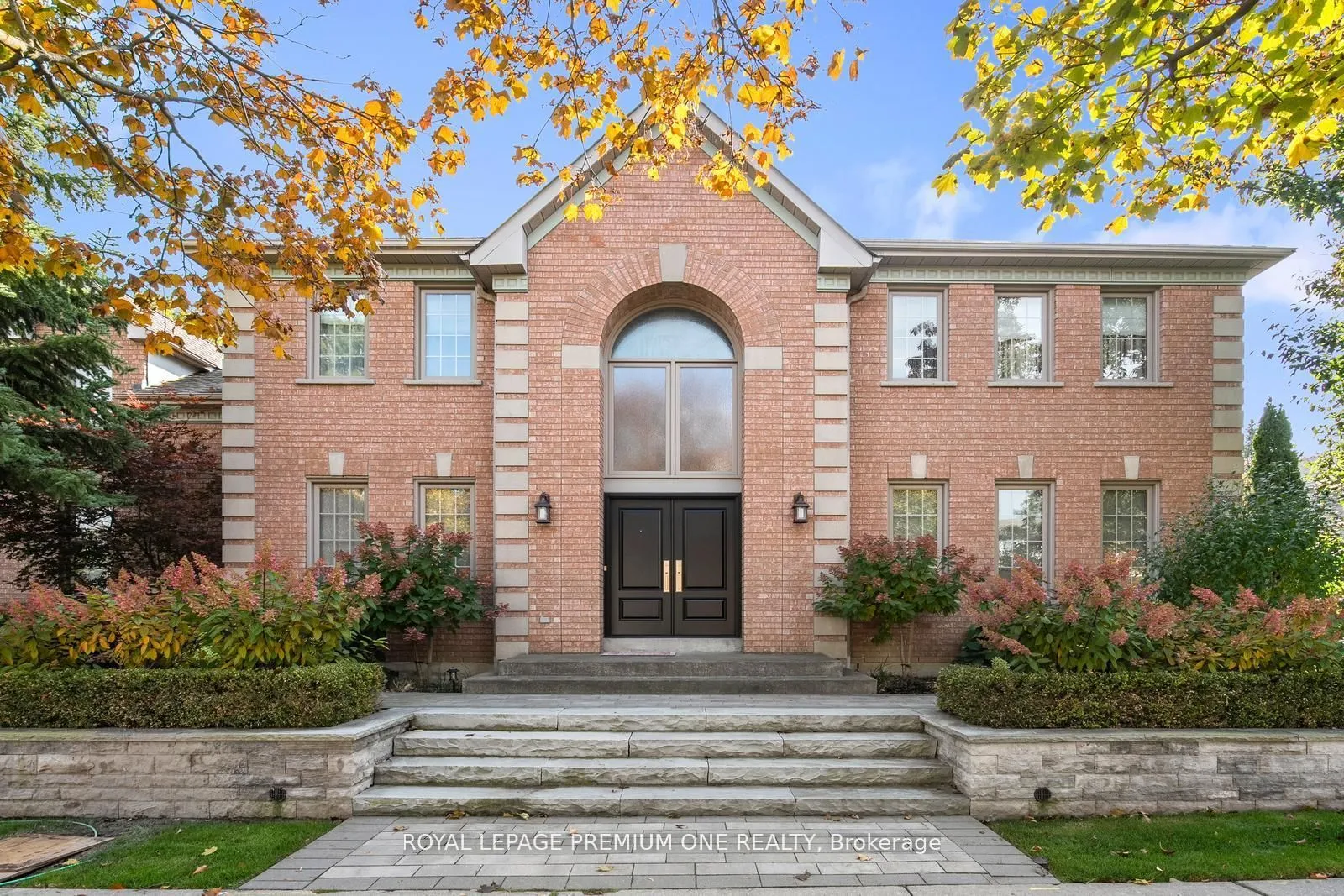 Detached Home For Sale | N13738064