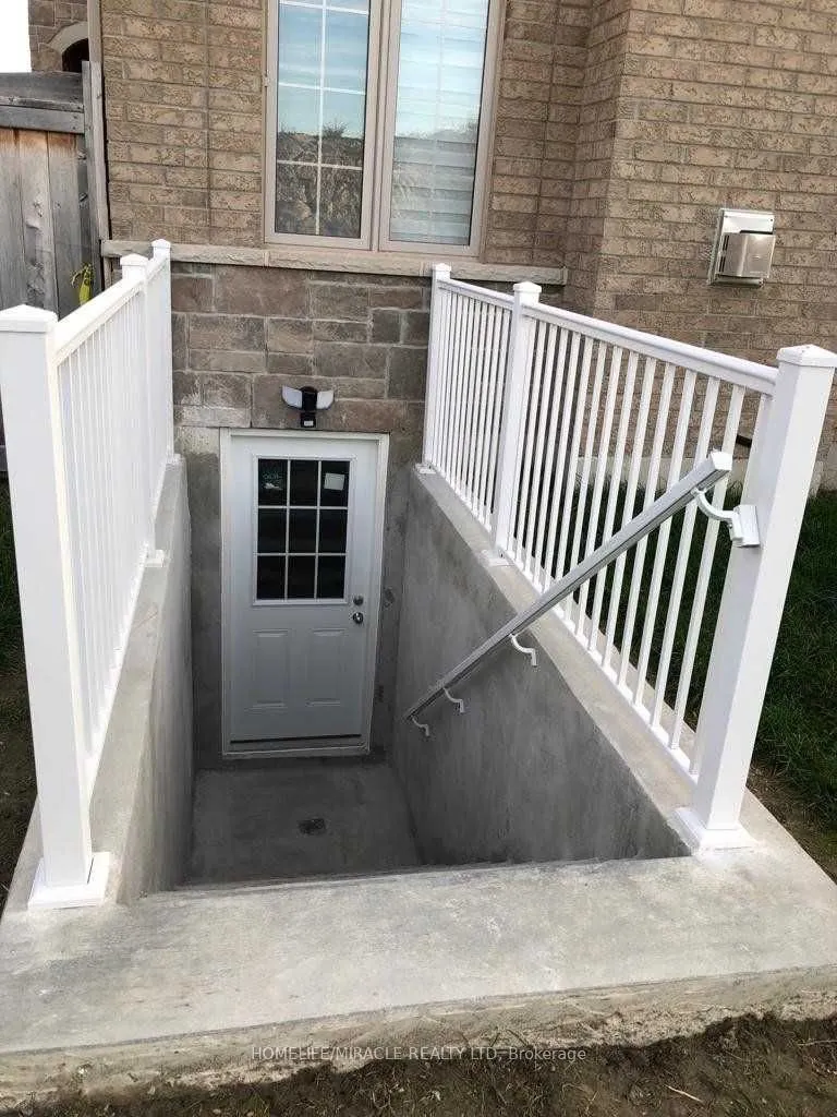 Detached Home For Lease | N13738264