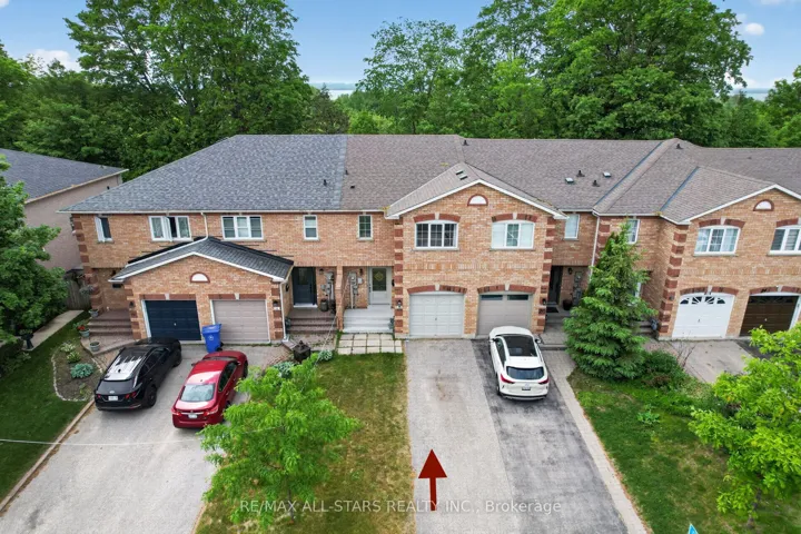 Great neighbourhood! Well maintained townhome.