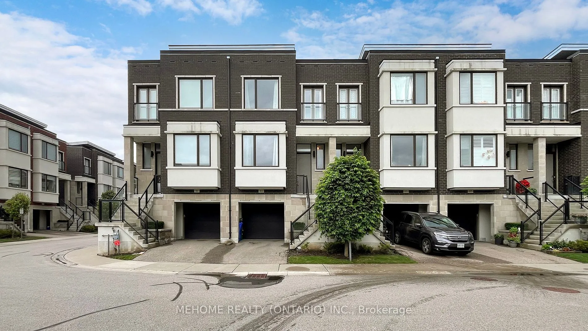 Condo Townhouse For Sale | N9056452