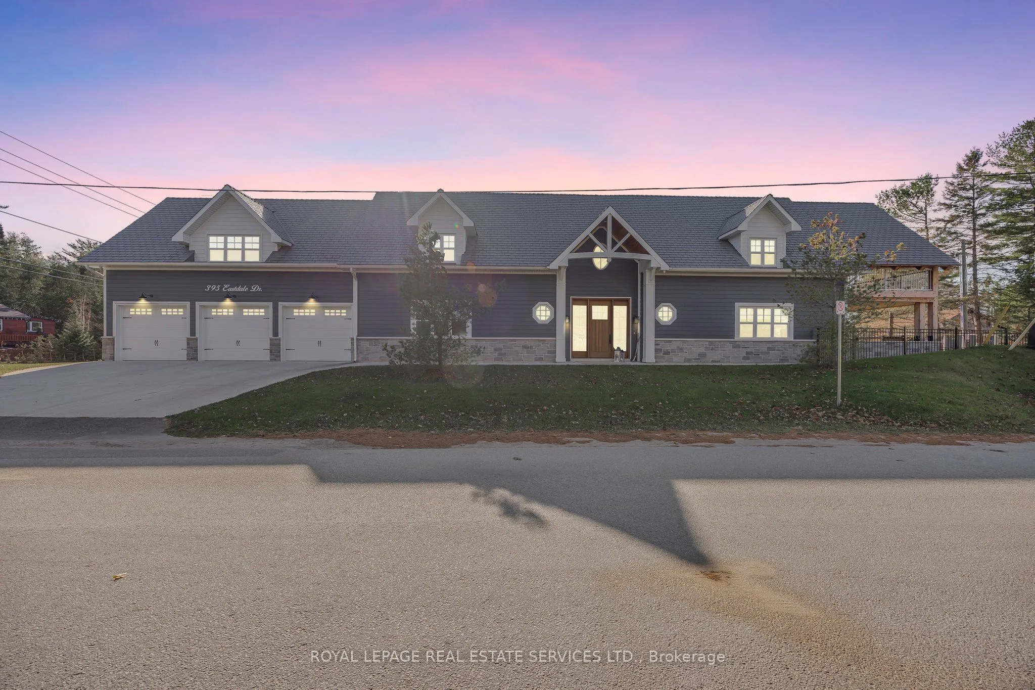 Detached Home For Sale | S10424494