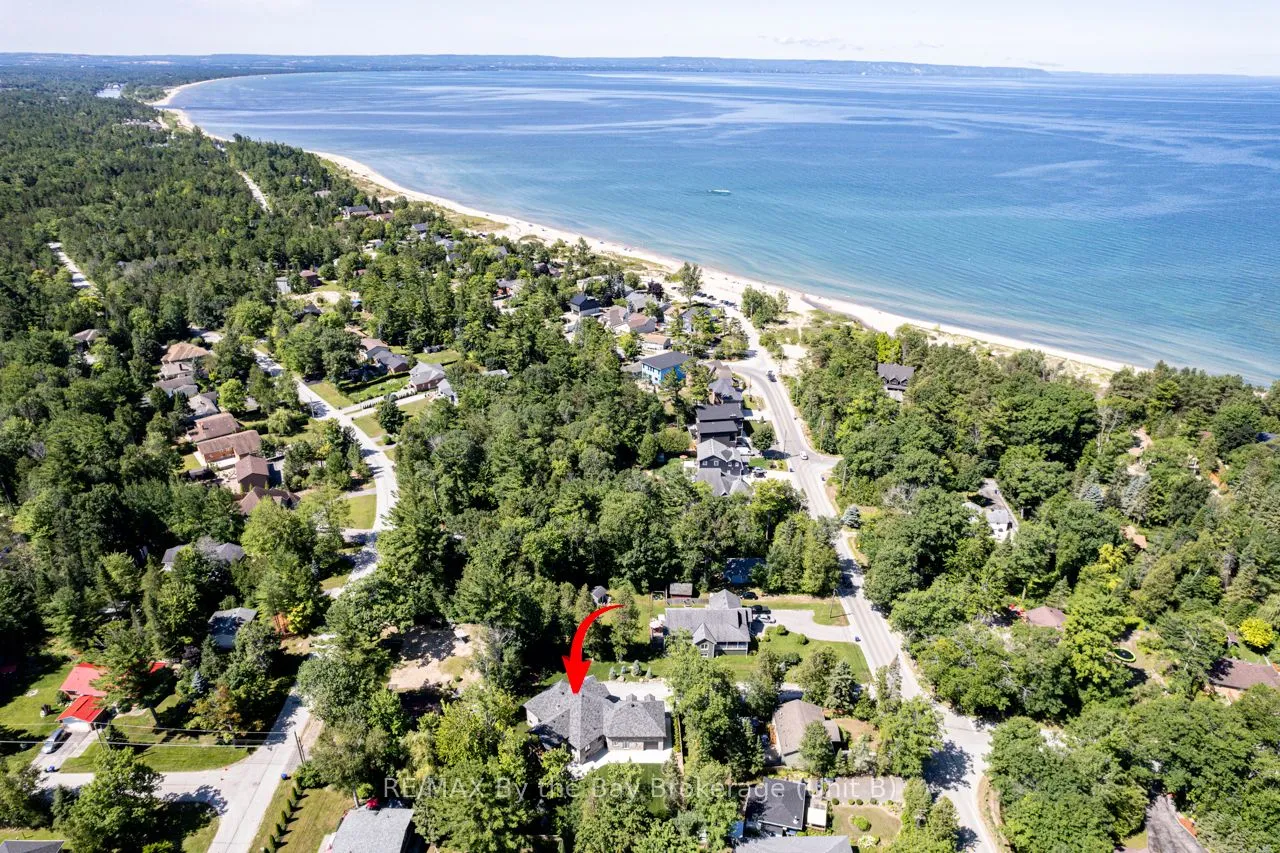 Detached Home For Sale | S10437112