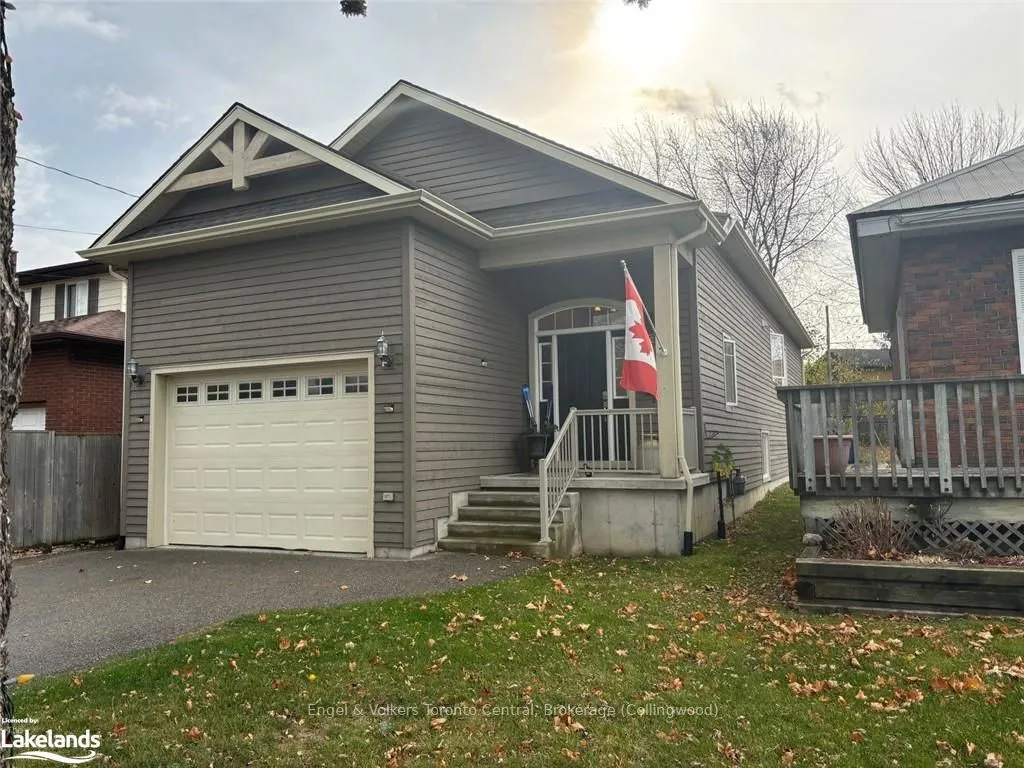 Detached Home For Sale | S10437746