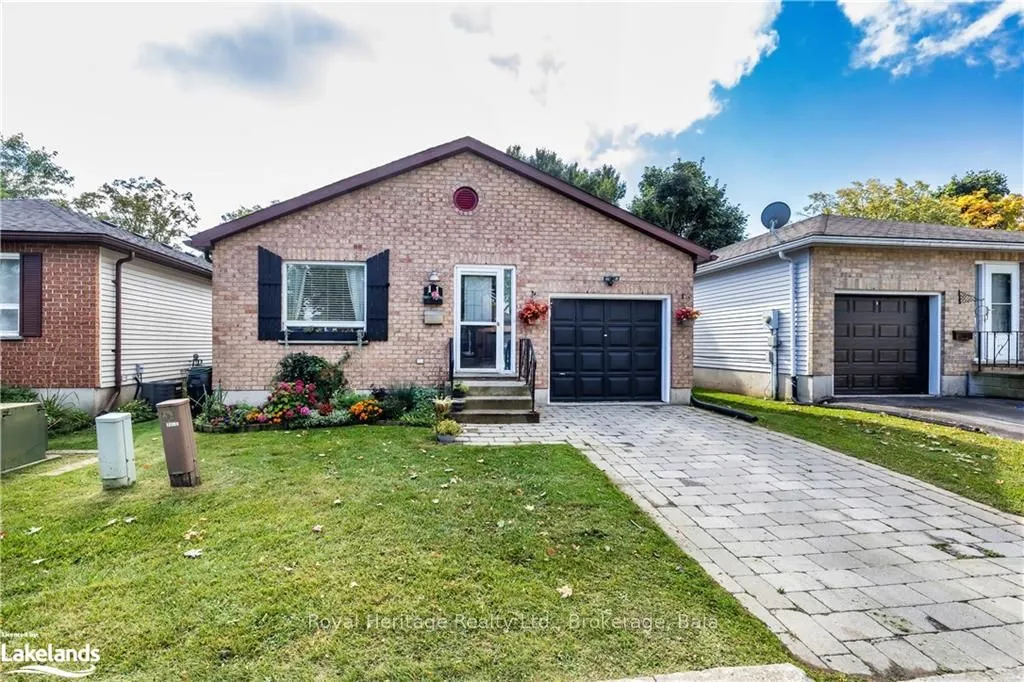 Detached Home For Sale | S10438236