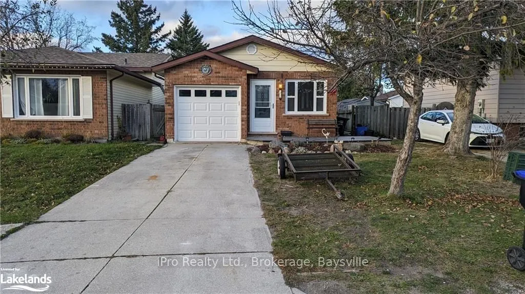 Detached Home For Lease | S10439296