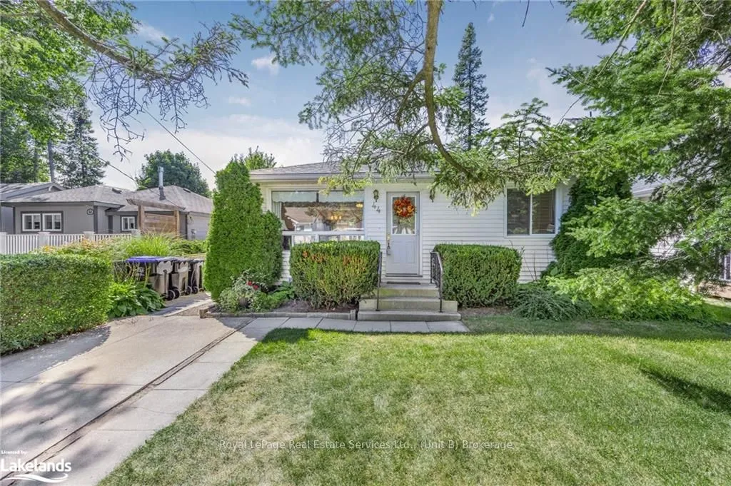 Detached Home For Sale | S10440205