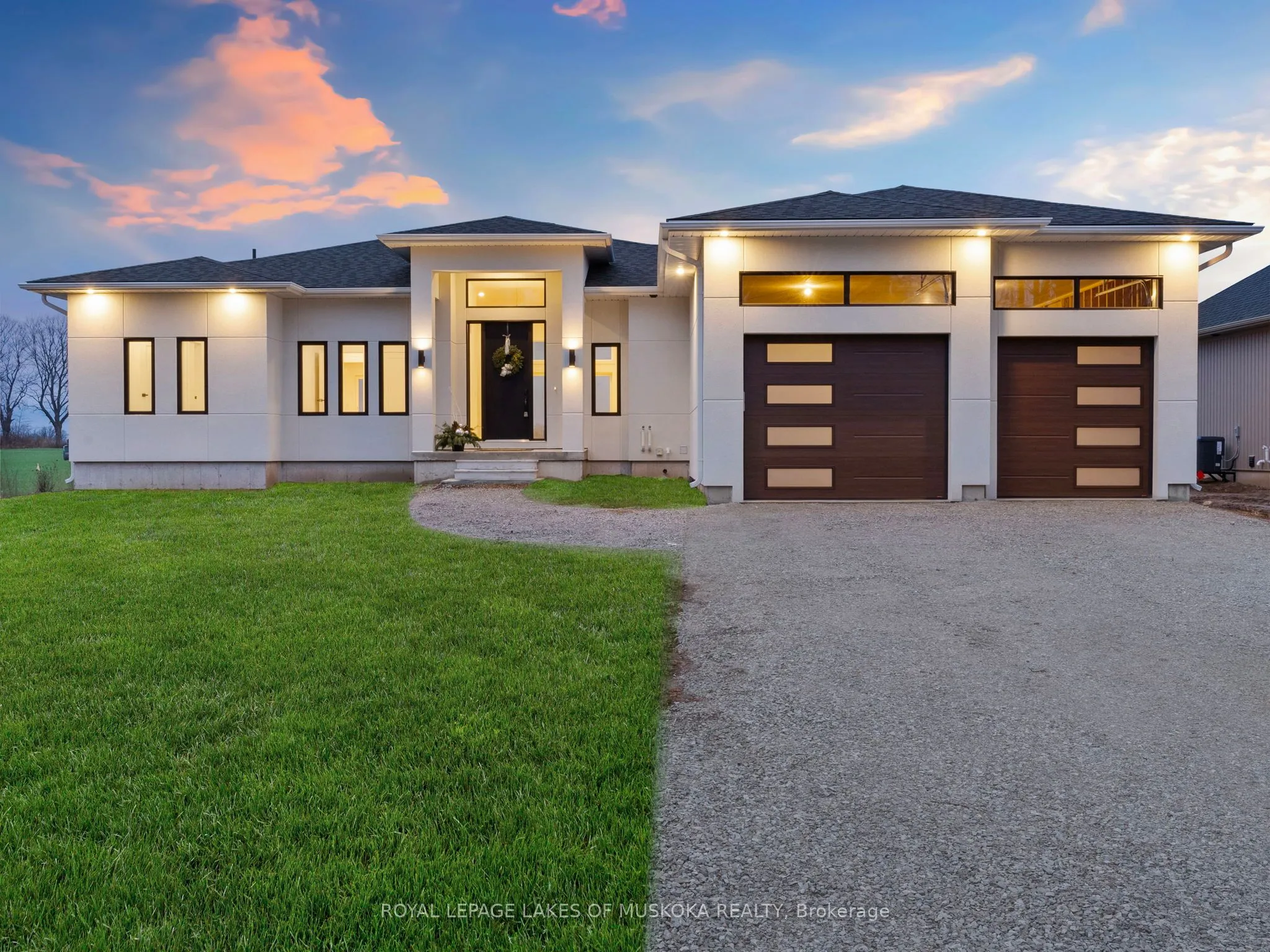 Detached Home For Sale | S10440762