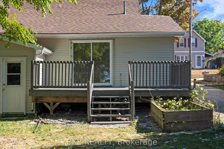 Backyard deck / sliding doors to kitchen