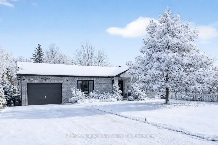 15  Lorne  Avenue, Penetanguishene, ON L9M 1B1