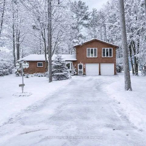 1  Lindale  Avenue, Tiny, ON L9M 0J2