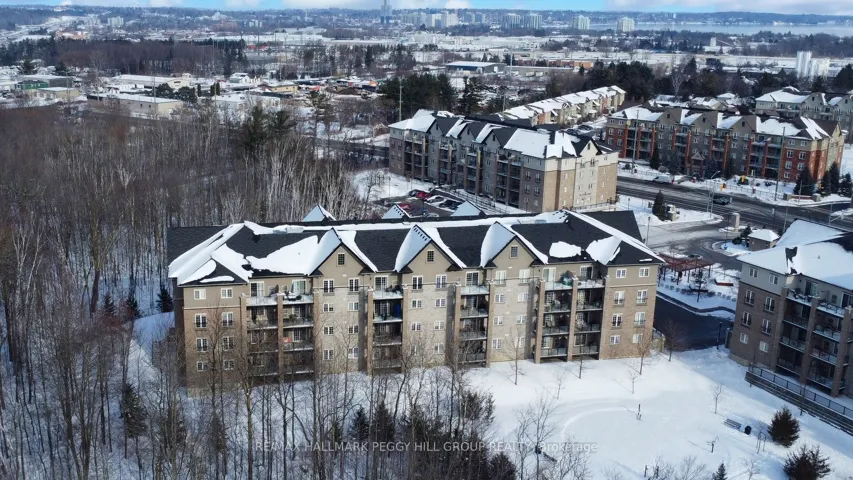 44  Ferndale S Drive, Barrie, ON L4N 2V1