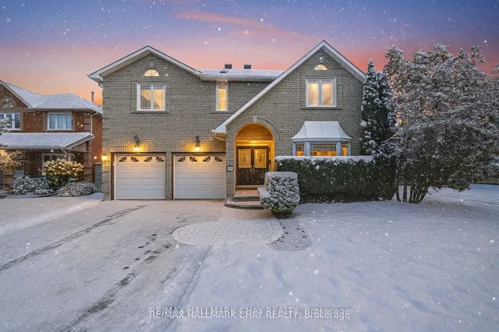 82  Bishop  Drive, Barrie, ON L4N 7P4