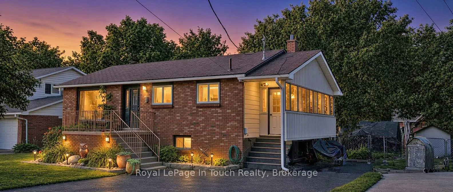 Detached Home For Sale | S12809396