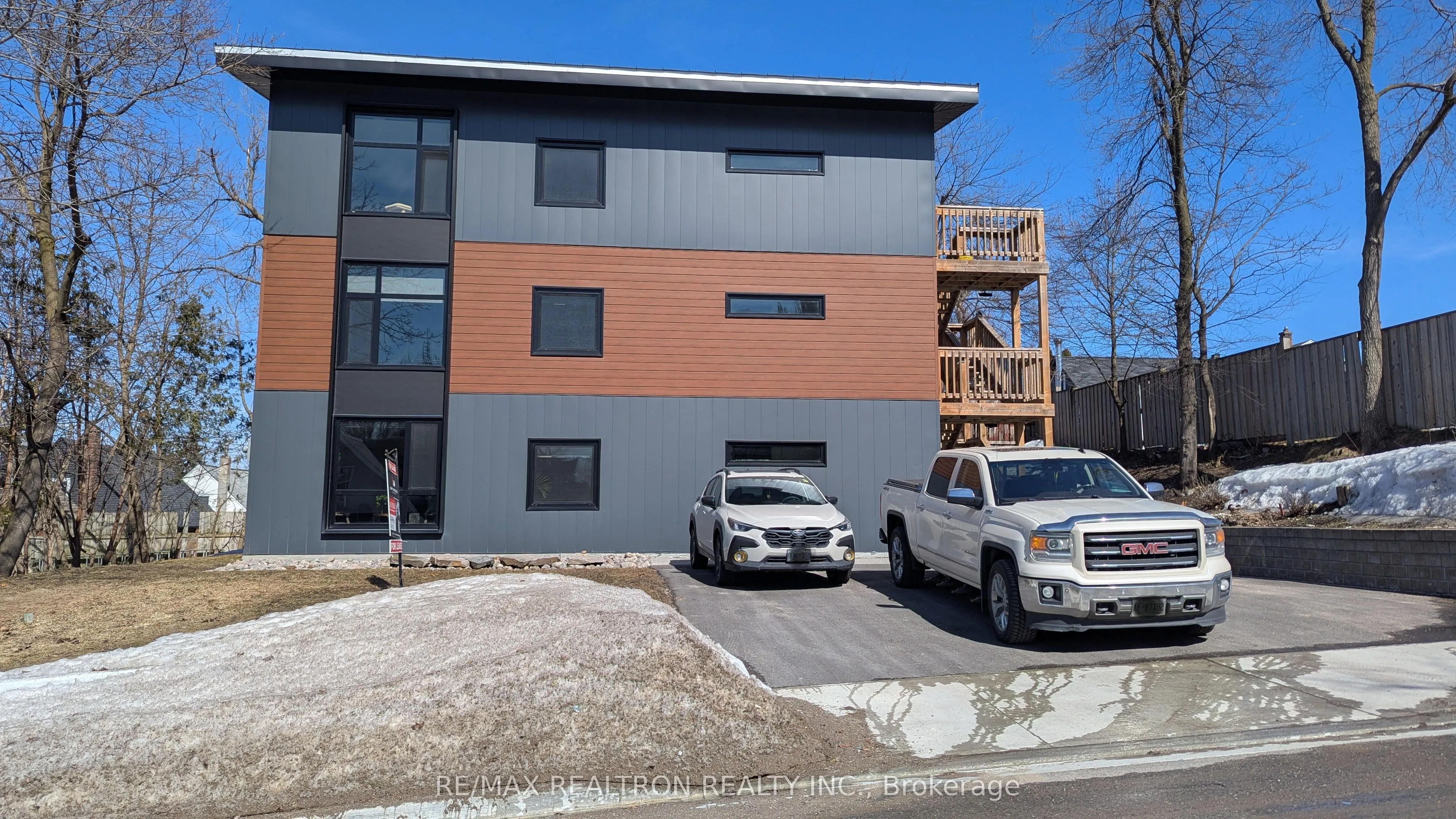 Triplex For Lease | S12931988