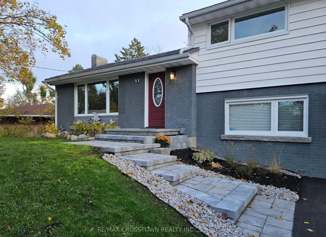 11  Castle  Drive, Barrie, ON L4N 1P7