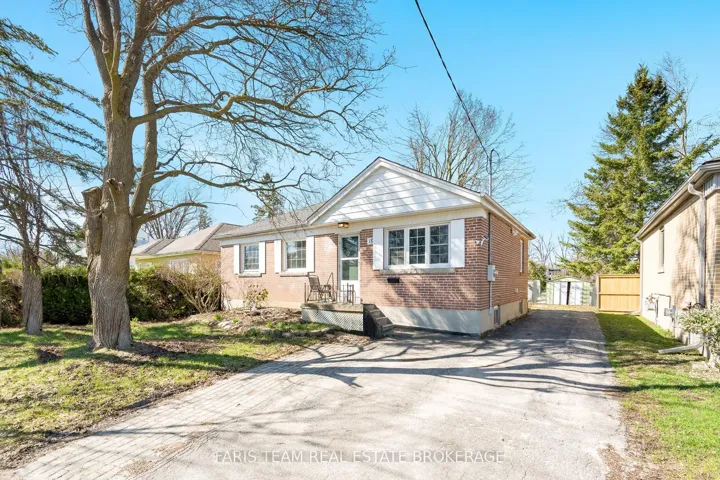 18  Newton  Street, Barrie, ON L4M 3N3