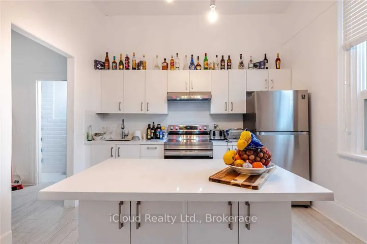 59  Mary  Street, Barrie, ON L4N 1T2