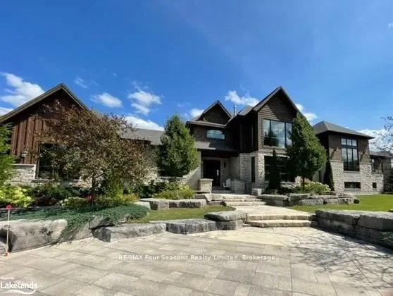 Detached Home For Lease | S13041000