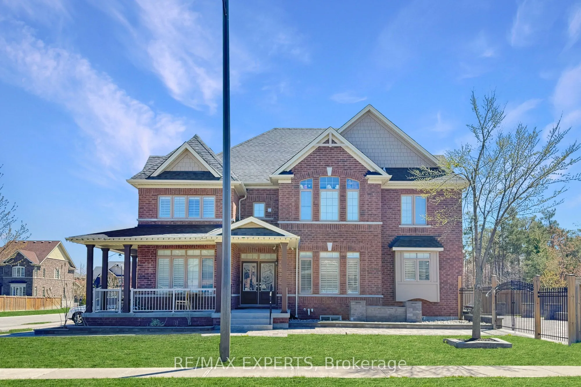 Detached Home For Sale | S13121602
