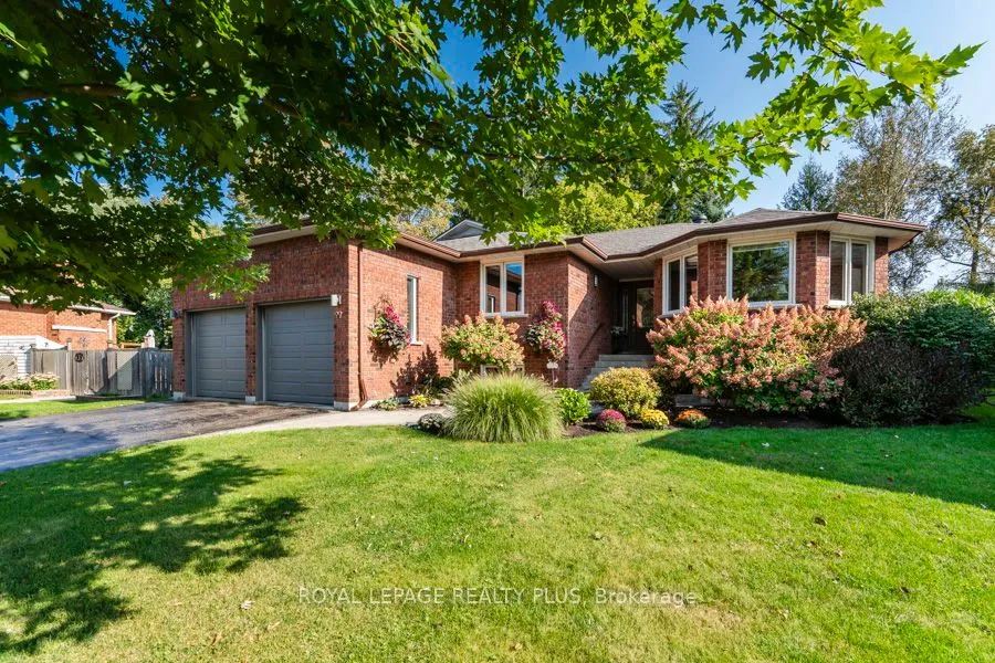 Detached Home For Sale | S13121996