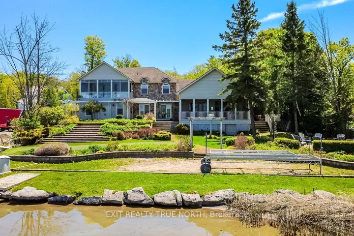 Nantucket charm meets Orr Lake living!