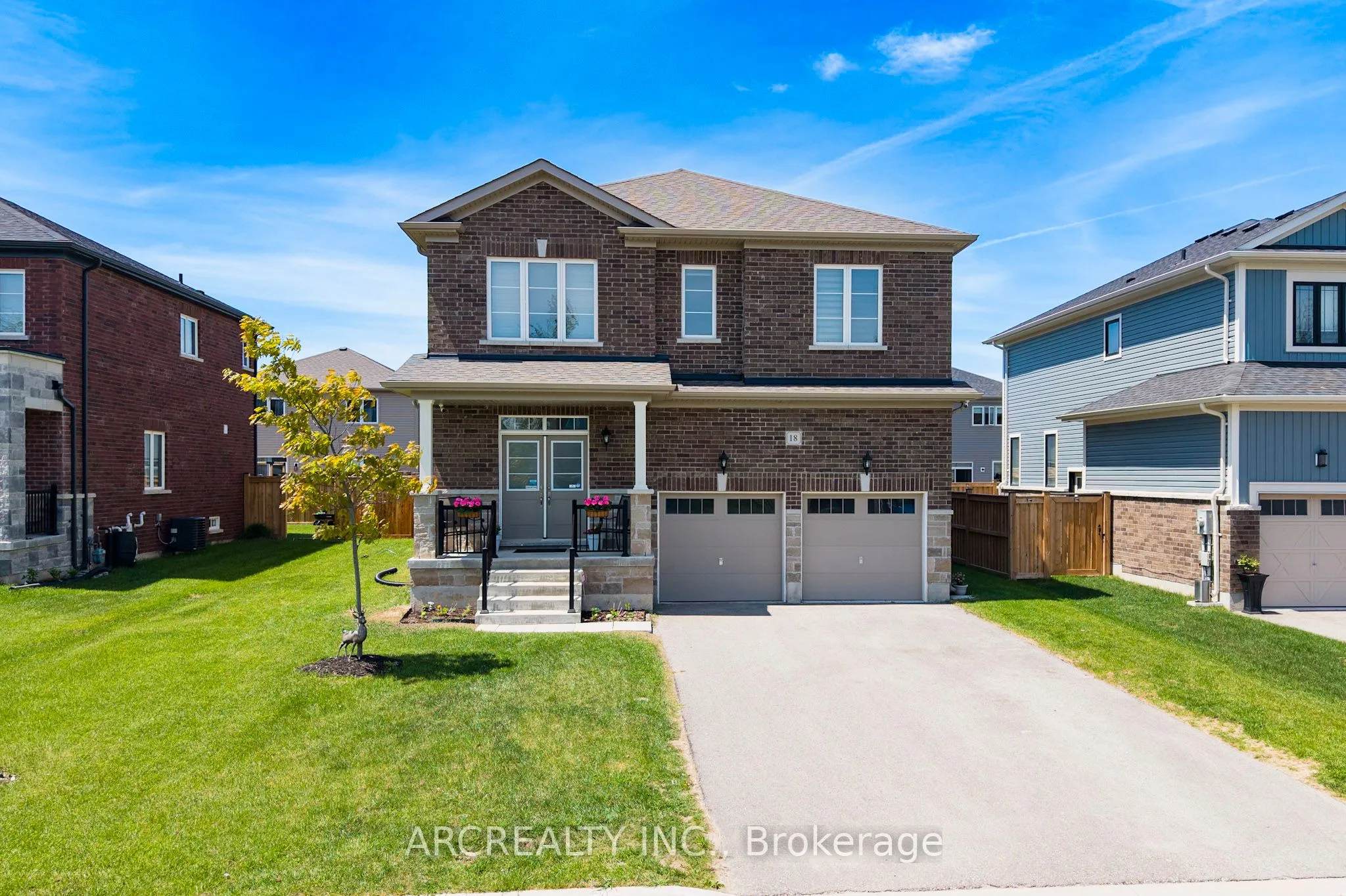 Detached Home For Sale | S13238142