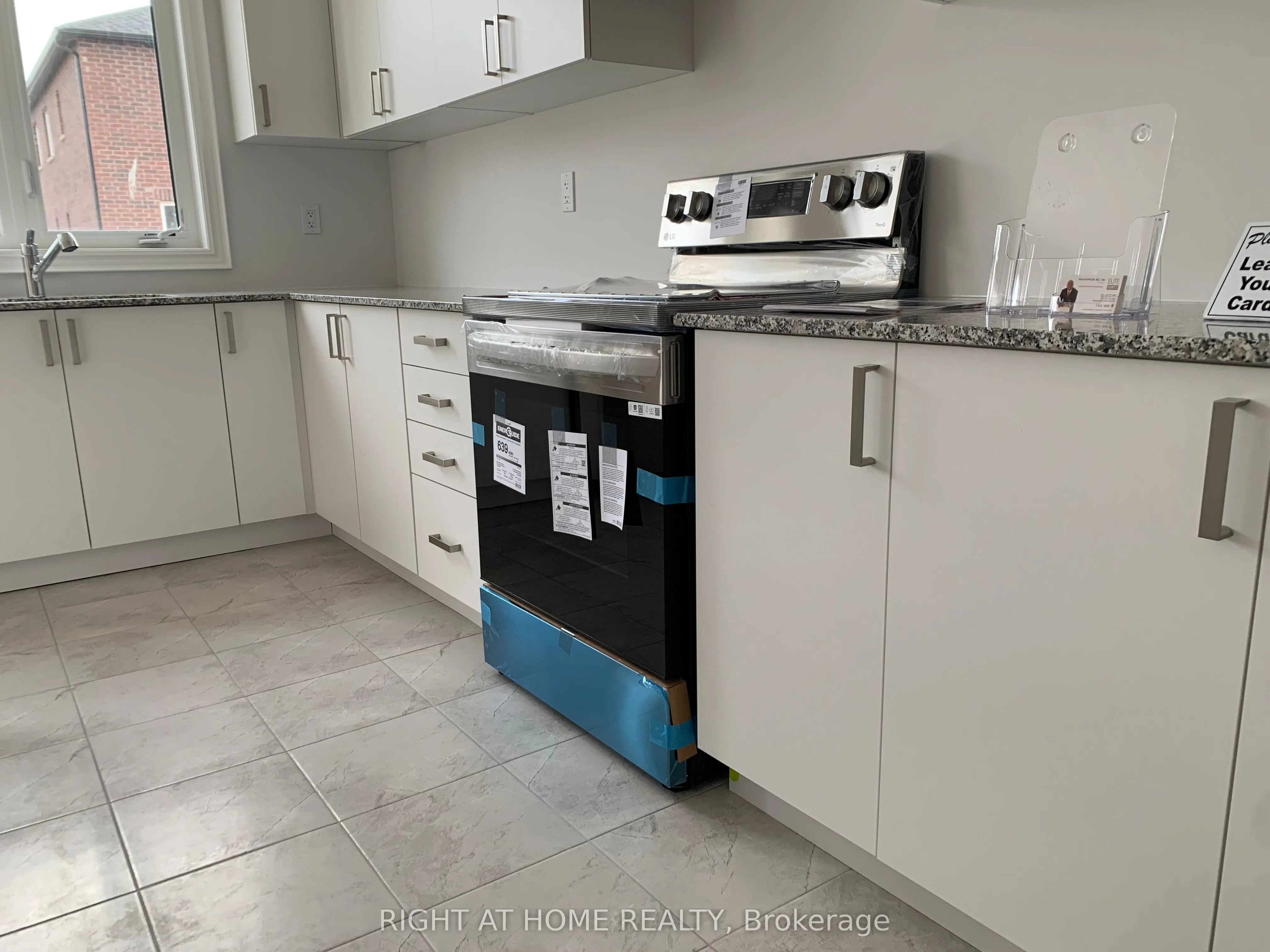 Detached Home For Lease | S13245876