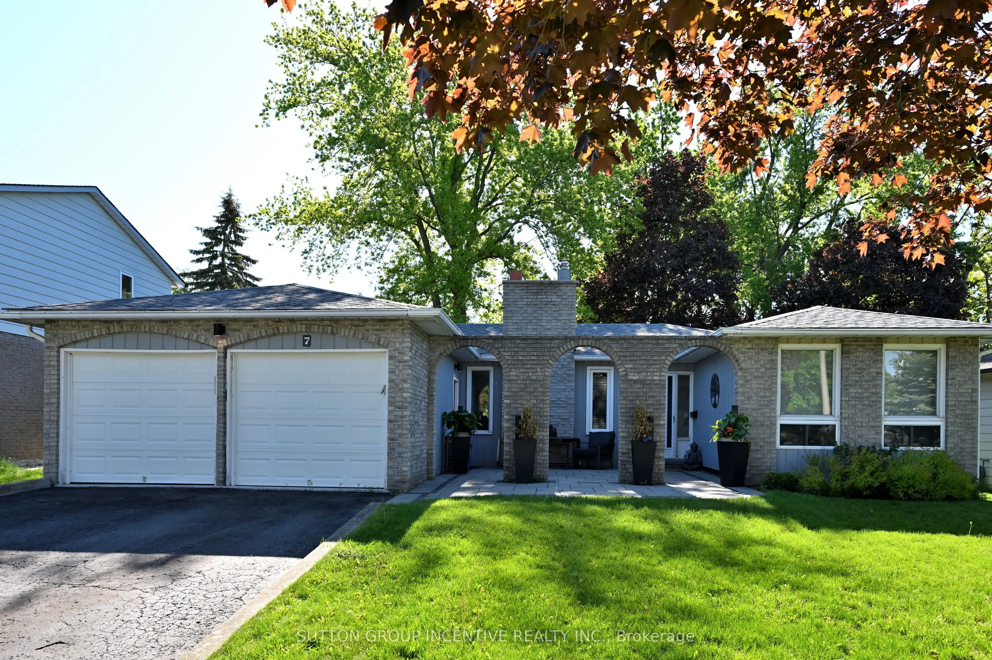 Detached Home For Sale | S13246602