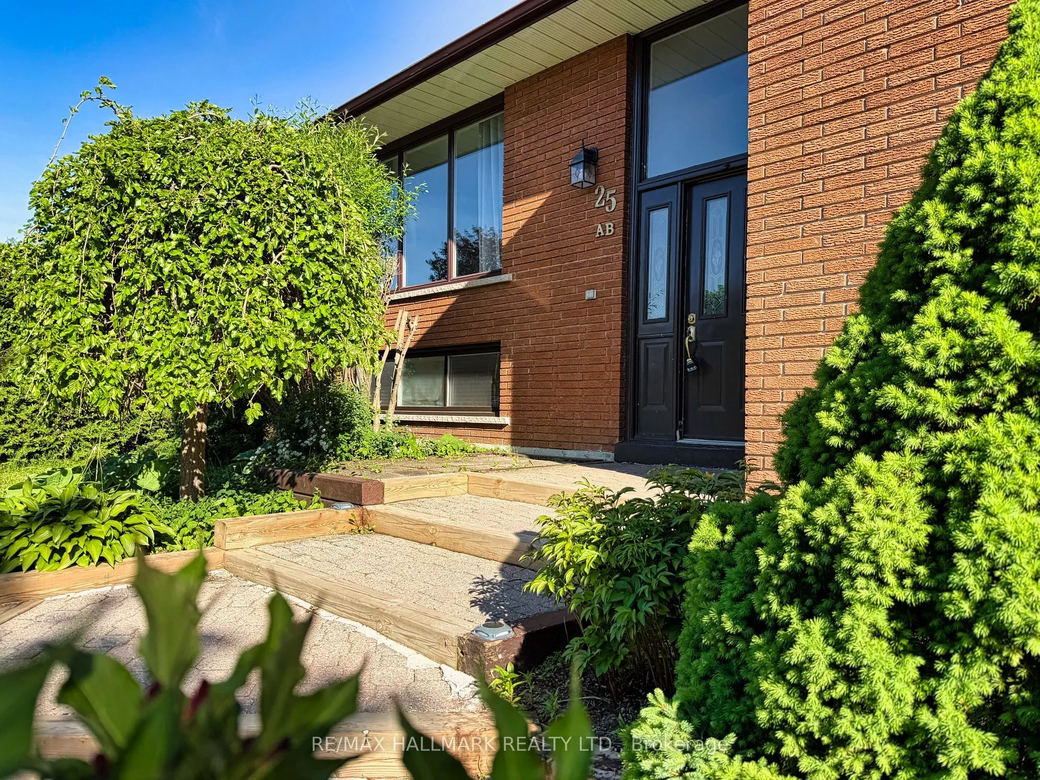 Detached Home For Lease | S13249956