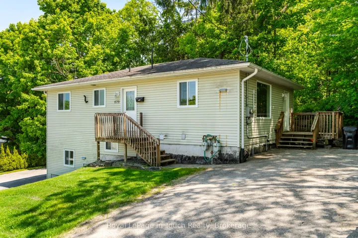 679 Montreal Street, Midland