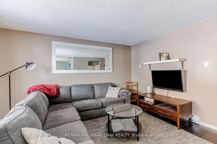 22 Meadow Lane, Barrie, ON L4N 7K2