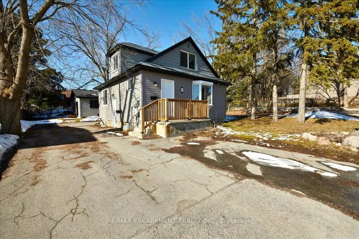 Renovated main house with 3 bedrooms