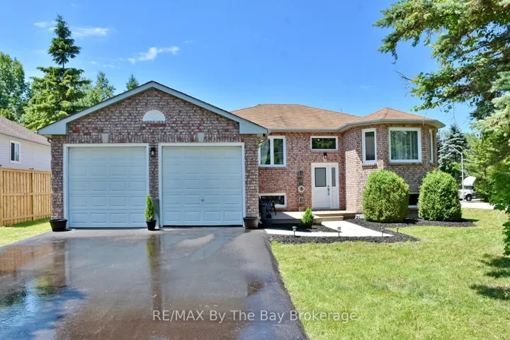 Welcome to 2 Birchmount Circle, Wasaga Beach
