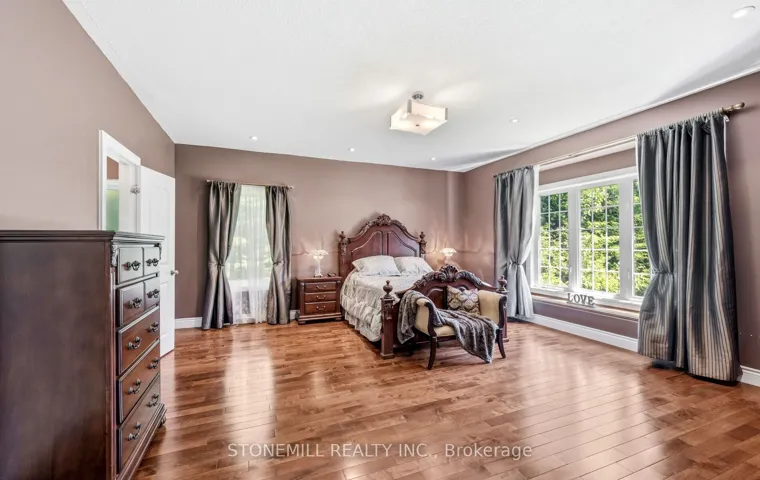 868 Eastdale Drive, Wasaga Beach, ON L9Z 2R2
