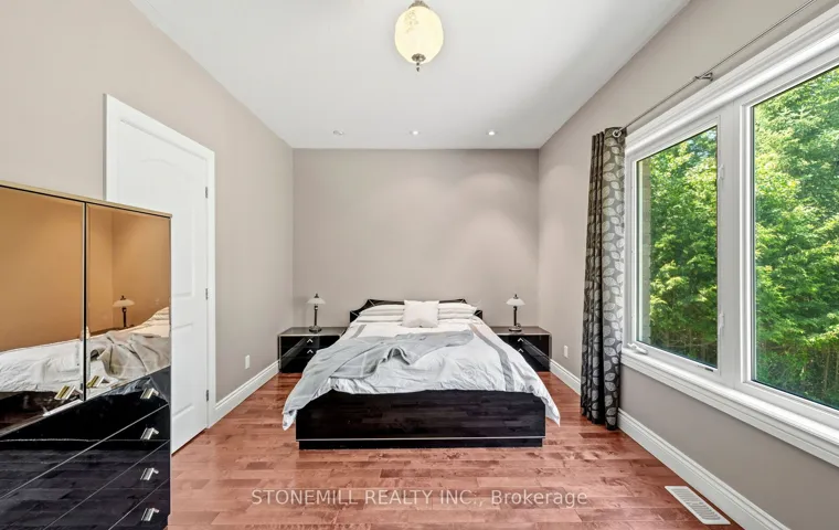 868 Eastdale Drive, Wasaga Beach, ON L9Z 2R2