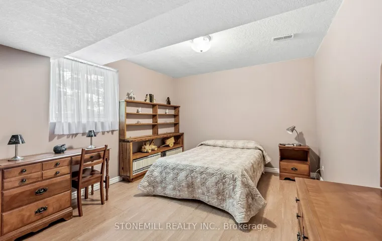 868 Eastdale Drive, Wasaga Beach, ON L9Z 2R2